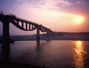 遠州灘・潮騒橋